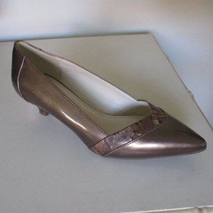Anne Klein iflex Maureen Womens Bronze Snake Pointy Kitten Heel Pump - Size 7.5M